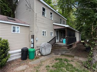 977 Sharon Rd, Beaver, PA 15009
