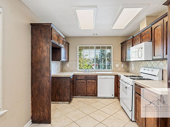 4th image of 7577 N Trellis Cir