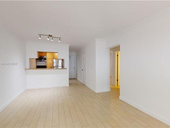 5th image of 505 NE 30th St APT 504