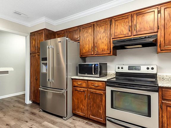 5th image of 204 Woodcastle Dr