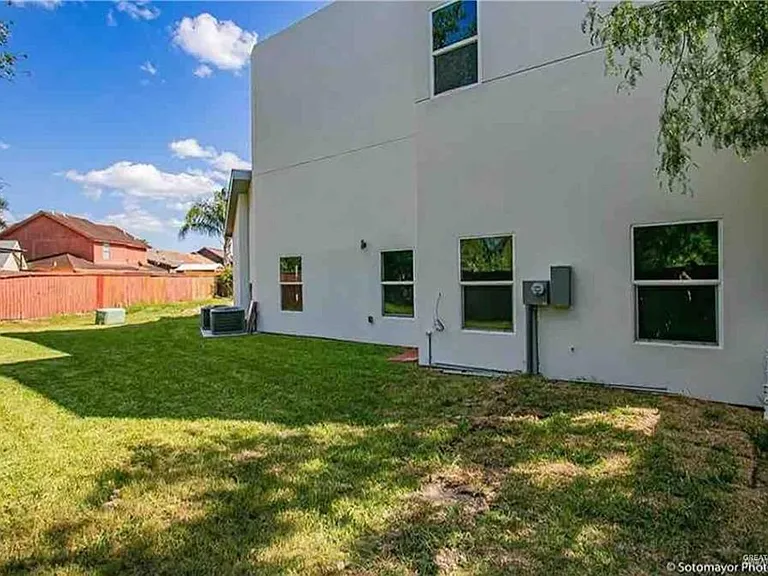2303 S 42nd Ln — Photo 19