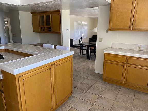 3rd image of 25189 Huron St