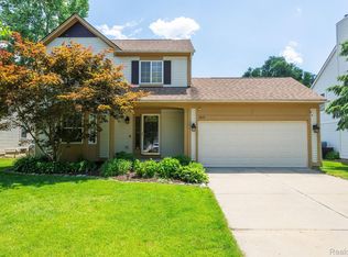 1617 Norton Creek Blvd, Wixom, MI 48393
