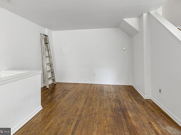 5th image of 230 W Wildey St #2