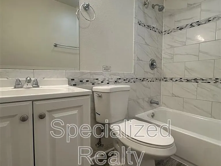 328 E Providencia Ave — Photo 9