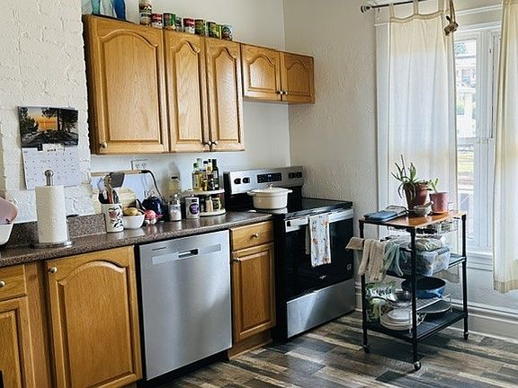 4th image of 1663 Suburban Ave
