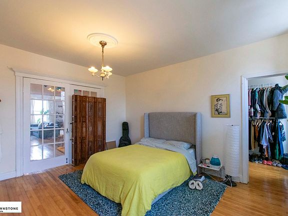 4th image of 586 Henry St #4