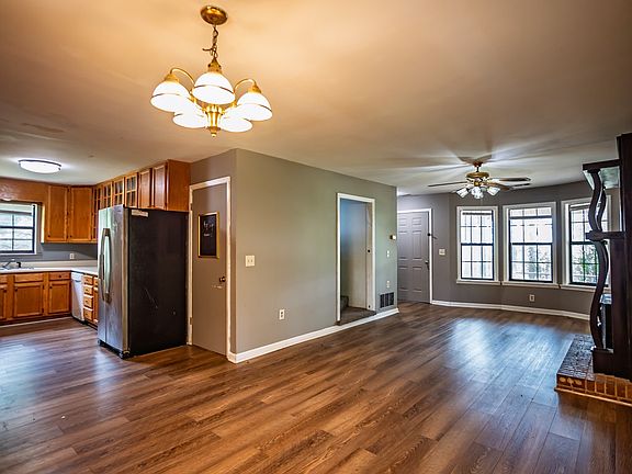 4th image of 2139 Coldsprings Rd