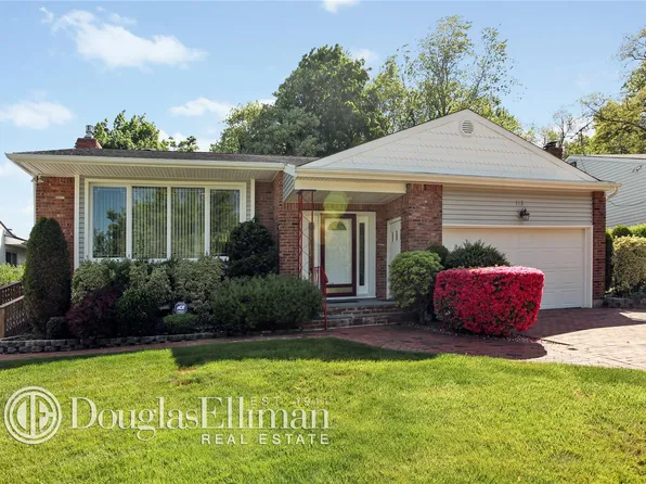 112 Hillwood Ln, Plainview, NY 11803