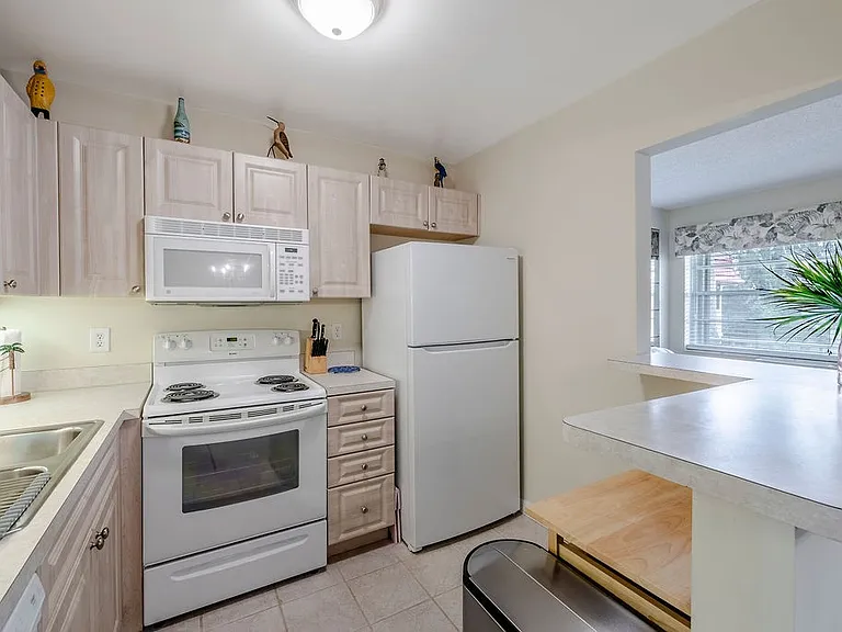 44 Woodland Dr #204 — Photo 17