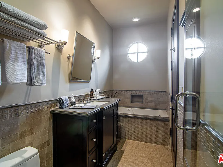 1221 Minorca Dr — Photo 28