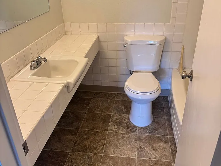 335 SW 4th St — Photo 33