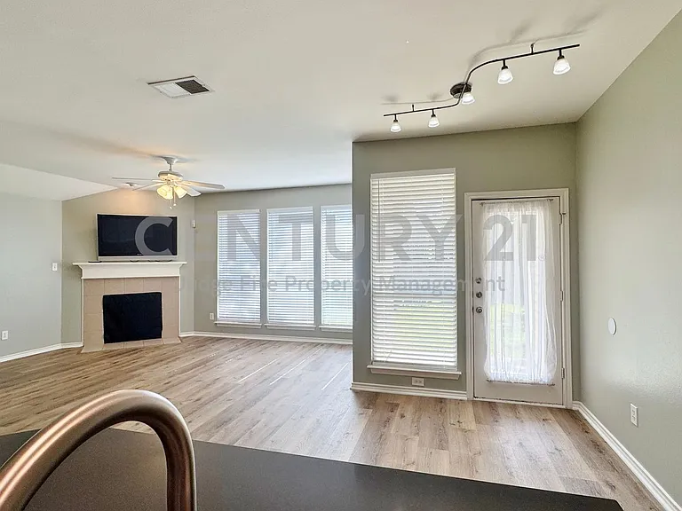 4228 Boulder Park Dr — Photo 2