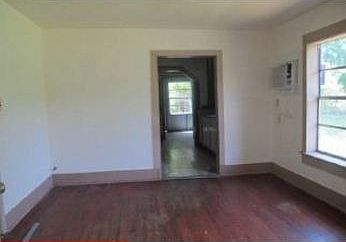 5th image of 4302 Hershe St