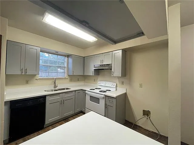 2 bed, 1.5 bath, 1100 sqft, $1,350 — Photo 4