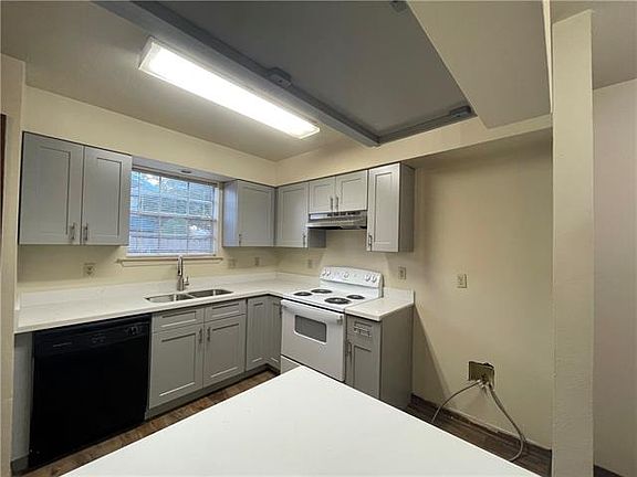 4th image of 4204 Chateau Blvd #A