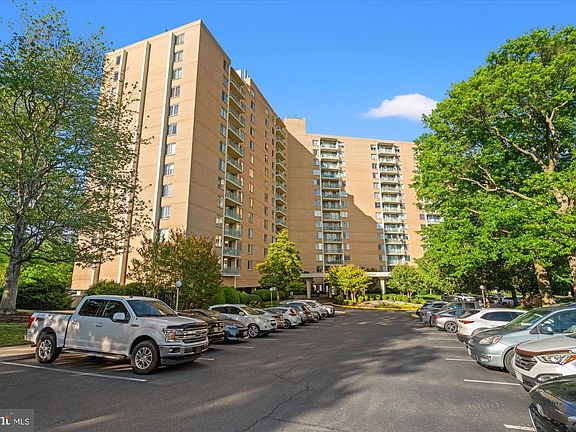 2nd image of 501 Slaters Ln APT 611