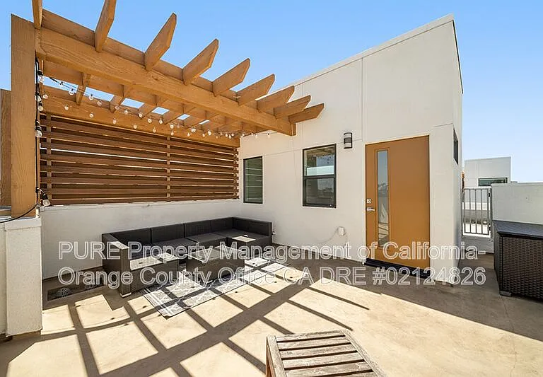 661 W 17th St — Photo 47