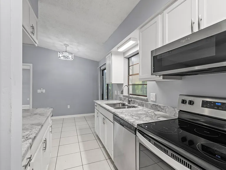 1205 S Flagler Ave — Photo 19