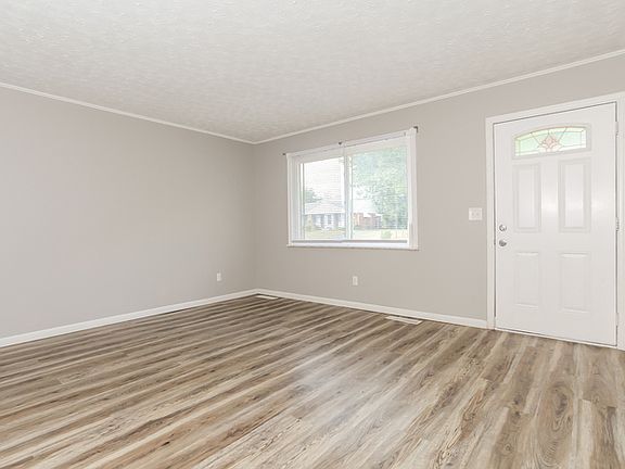 3rd image of 803 Crowden Dr