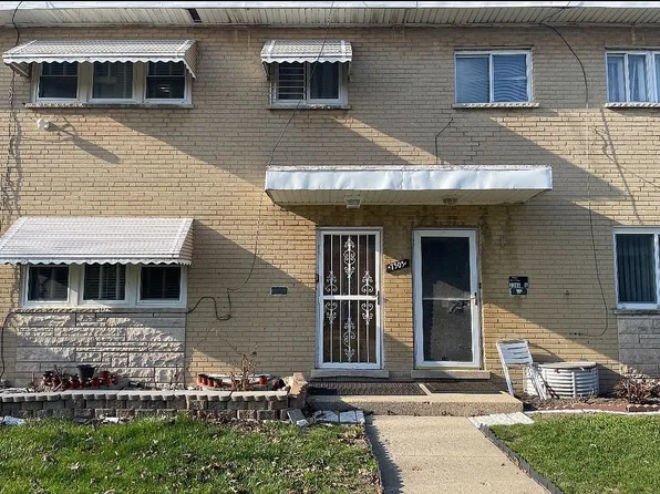 7303 N Campbell Ave #A, Chicago, IL 60645