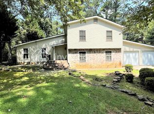 1386 Larkview Dr SW, Lilburn, GA 30047