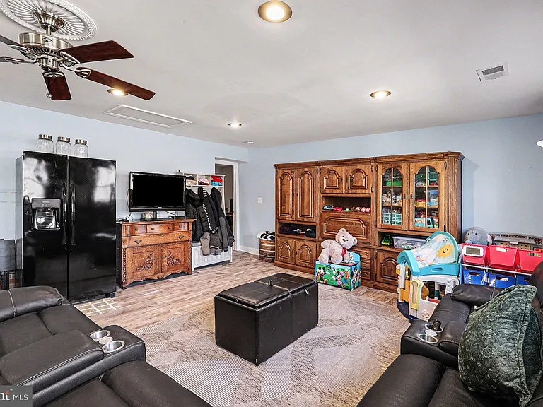 7409 Lake Dr — Photo 20