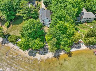 245 S Nanagosa Trl, Suttons Bay, MI 49682