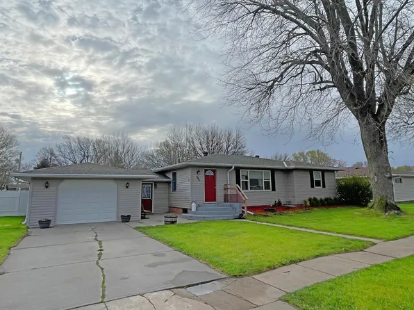 306 Highland Ave, Bertrand, NE 68927