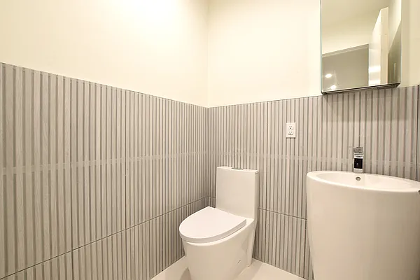 Rented by Jankos Group LLC | media 32