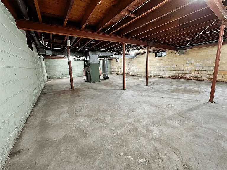 2852 Warsaw St — Photo 11