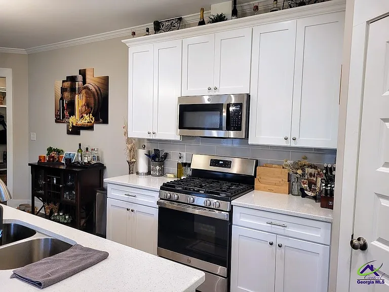556 Shady Greens Dr — Photo 8