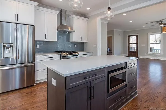 820 Charles Ave — Photo 4
