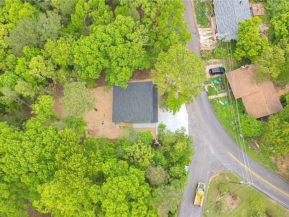 5th image of 15985 Hickory Dr