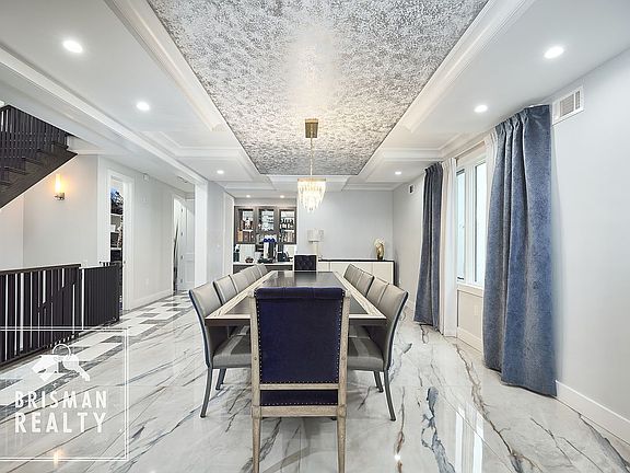 4th image of 2318 Avenue