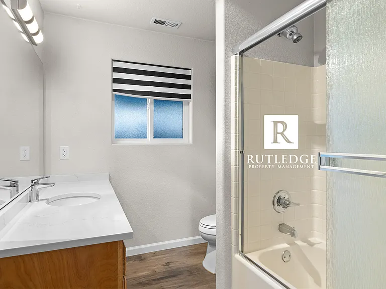 1013 Hope Dr — Photo 22