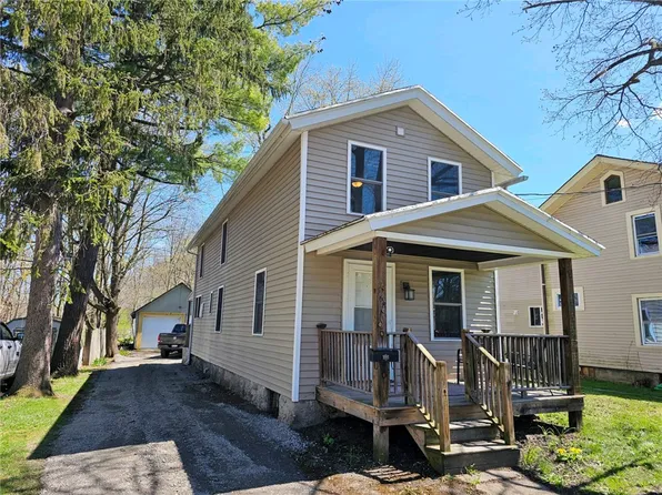 138 Fayette St, Palmyra, NY 14522