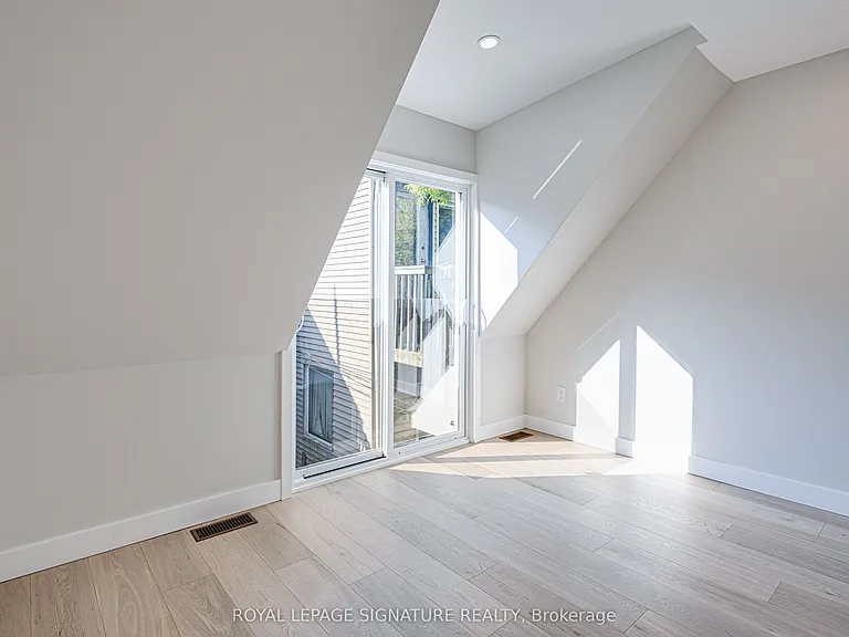 20 Kewbeach Ave #LANEWAY UPPER — Photo 27