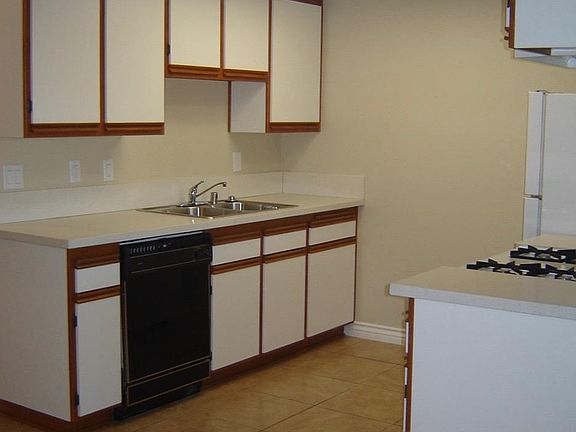 4th image of 555 Redondo Ave APT 315