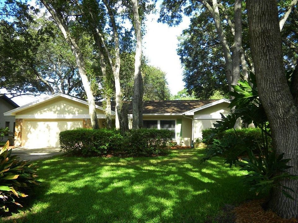In sought-after Mayfair Woods