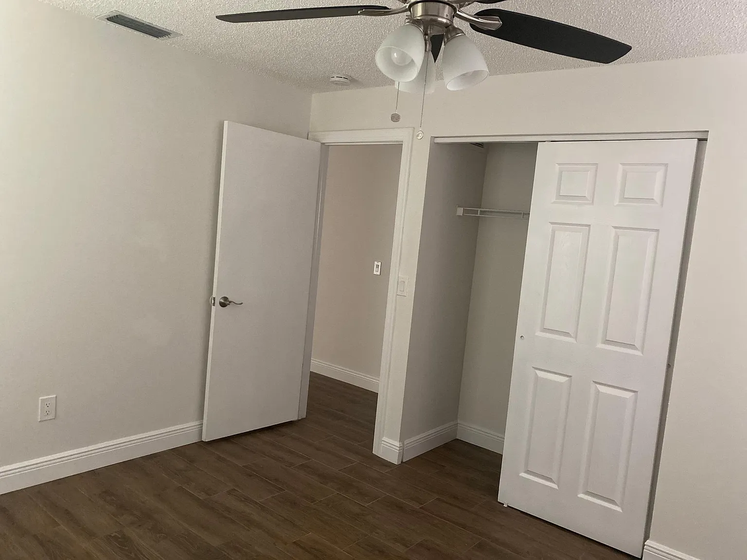 2433 Poinciana St — Photo 2