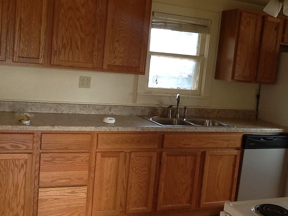 Nice kitchen lots of cabinet space
