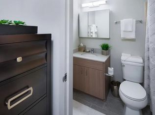 1156 N Dearborn St #309, Chicago, IL 60610