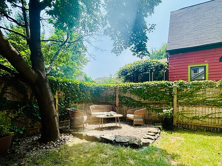 843 College Ave — Photo 32
