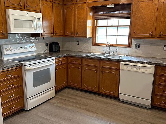 4th image of 3039 S 120th St