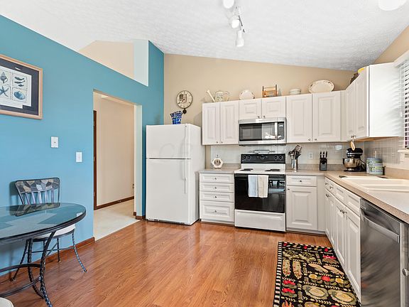 3rd image of 168 Gala Ave