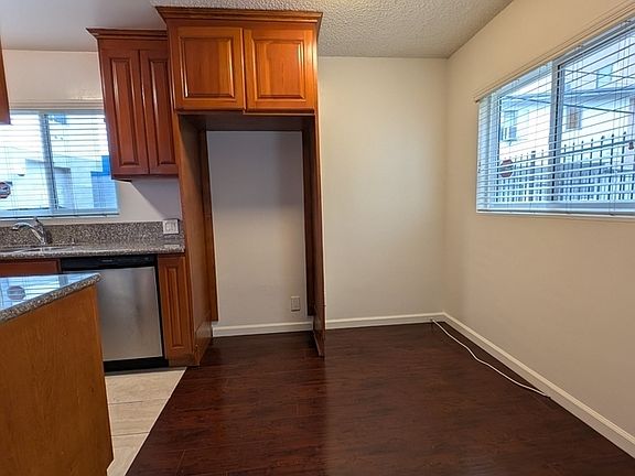 5th image of 1720 Camden Ave APT 4