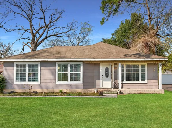 117 Pecan Dr, Baytown, TX 77520