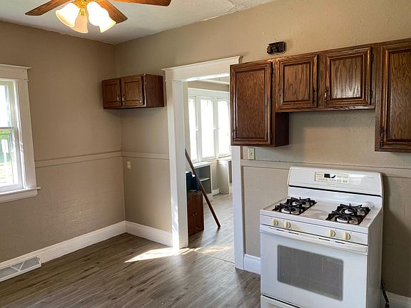 5th image of 1002 N Porter St