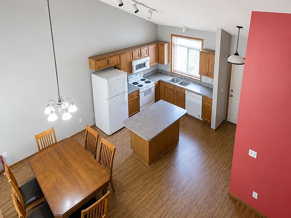 3rd image of 233 Pine St